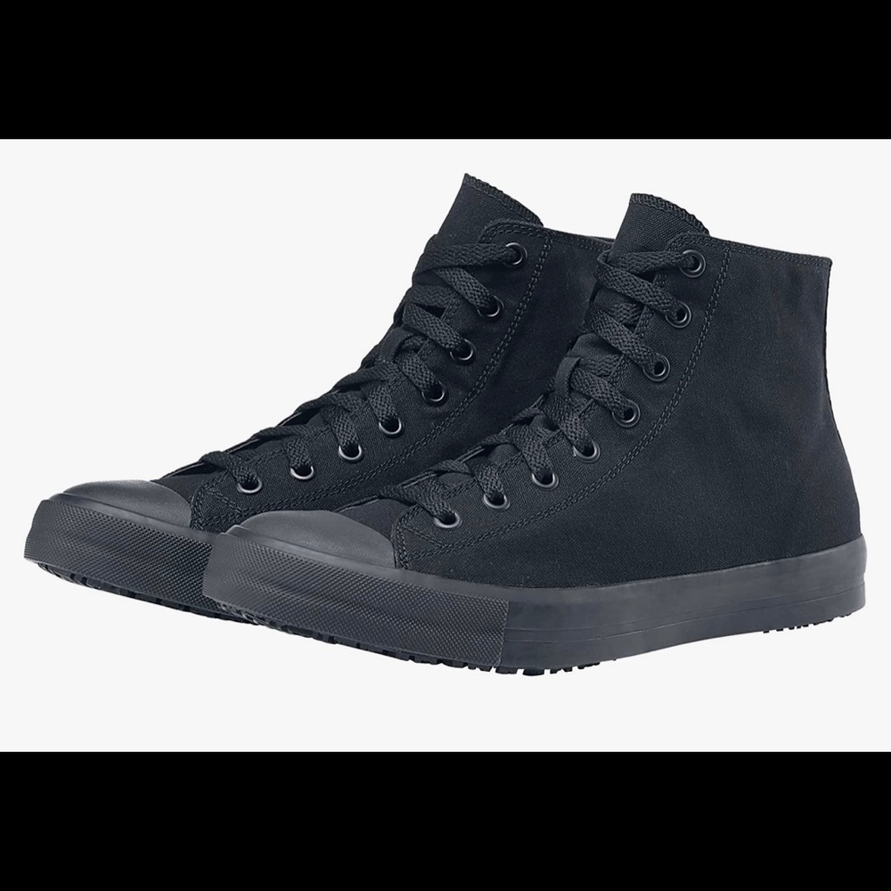 So I got this shoes they’re brand new but they didn’t fit me.